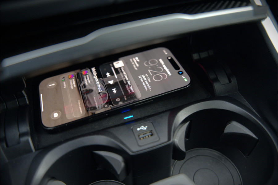 BMW 3-serie 320e High Executive M Sport | Panoramadak | Harman Kardon | Carbon | Camera | Adaptive LED | Stoelverwarming | Stuurverwarming | Apple Carplay | Navigatie | Cruise Control | Memory Seat | Trekhaak | Keyless | Shadowline