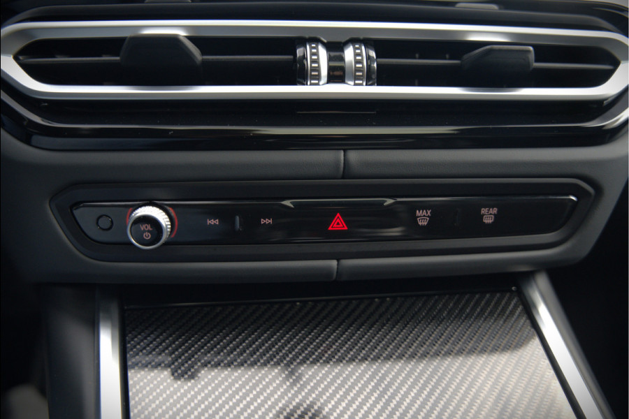 BMW 3-serie 320e High Executive M Sport | Panoramadak | Harman Kardon | Carbon | Camera | Adaptive LED | Stoelverwarming | Stuurverwarming | Apple Carplay | Navigatie | Cruise Control | Memory Seat | Trekhaak | Keyless | Shadowline