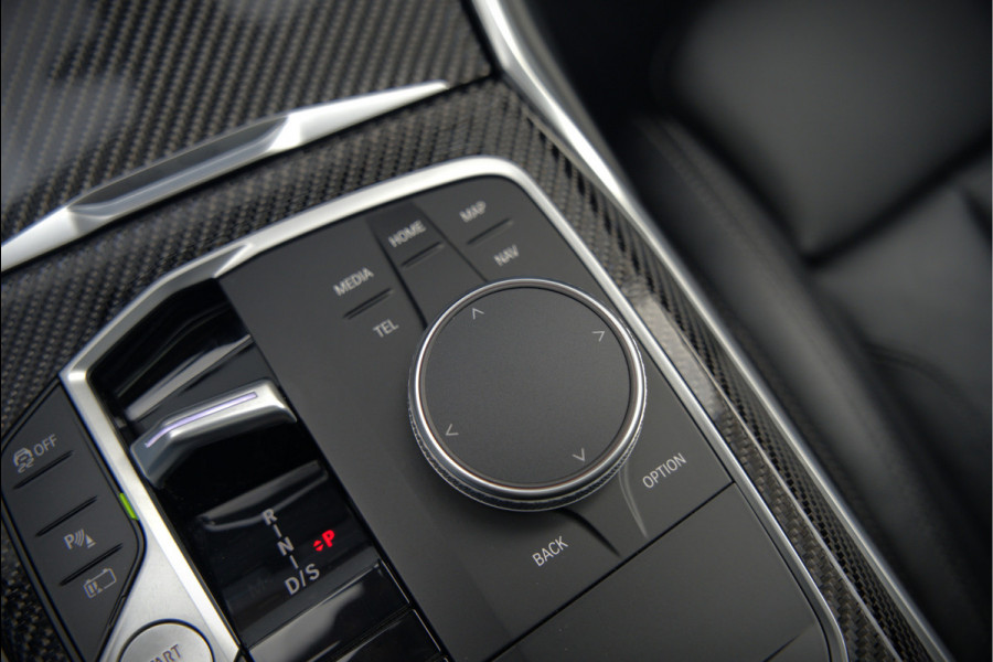 BMW 3-serie 320e High Executive M Sport | Panoramadak | Harman Kardon | Carbon | Camera | Adaptive LED | Stoelverwarming | Stuurverwarming | Apple Carplay | Navigatie | Cruise Control | Memory Seat | Trekhaak | Keyless | Shadowline