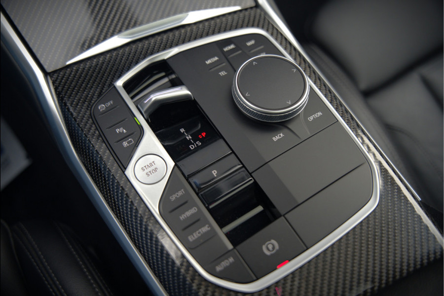 BMW 3-serie 320e High Executive M Sport | Panoramadak | Harman Kardon | Carbon | Camera | Adaptive LED | Stoelverwarming | Stuurverwarming | Apple Carplay | Navigatie | Cruise Control | Memory Seat | Trekhaak | Keyless | Shadowline