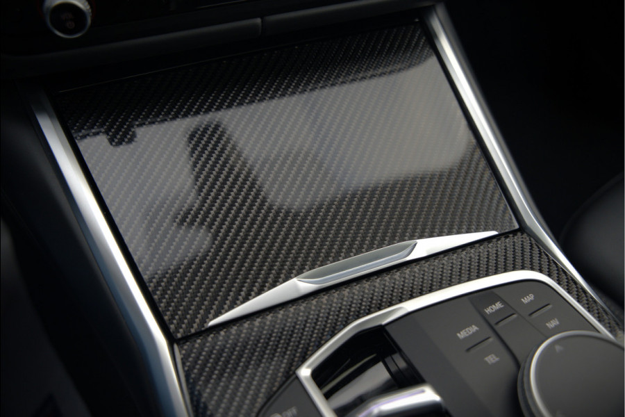 BMW 3-serie 320e High Executive M Sport | Panoramadak | Harman Kardon | Carbon | Camera | Adaptive LED | Stoelverwarming | Stuurverwarming | Apple Carplay | Navigatie | Cruise Control | Memory Seat | Trekhaak | Keyless | Shadowline