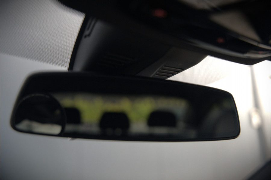 BMW 3-serie 320e High Executive M Sport | Panoramadak | Harman Kardon | Carbon | Camera | Adaptive LED | Stoelverwarming | Stuurverwarming | Apple Carplay | Navigatie | Cruise Control | Memory Seat | Trekhaak | Keyless | Shadowline