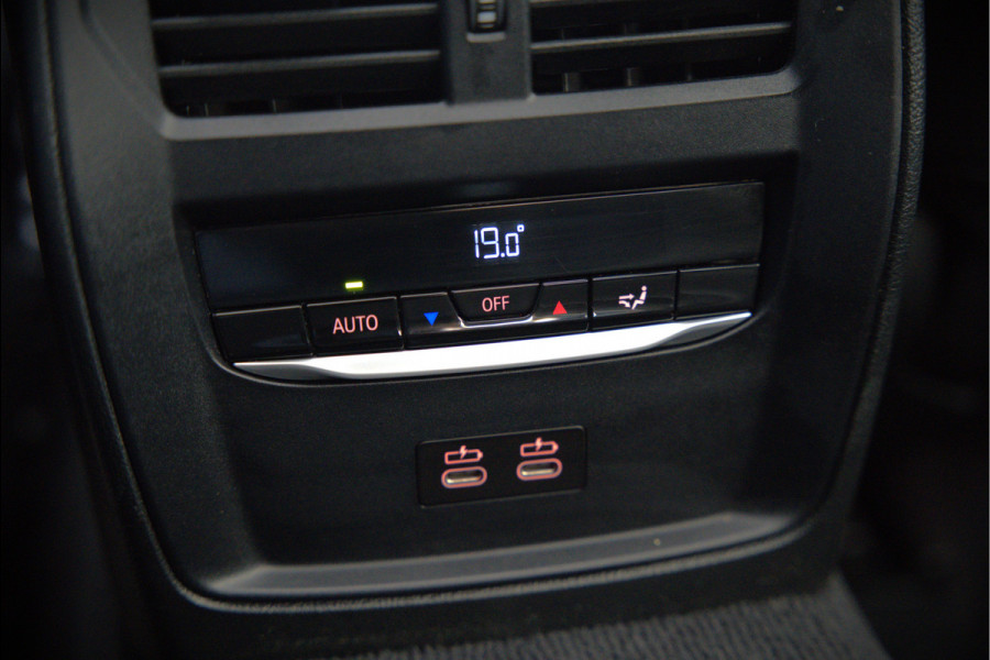 BMW 3-serie 320e High Executive M Sport | Panoramadak | Harman Kardon | Carbon | Camera | Adaptive LED | Stoelverwarming | Stuurverwarming | Apple Carplay | Navigatie | Cruise Control | Memory Seat | Trekhaak | Keyless | Shadowline