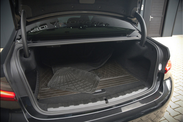 BMW 3-serie 320e High Executive M Sport | Panoramadak | Harman Kardon | Carbon | Camera | Adaptive LED | Stoelverwarming | Stuurverwarming | Apple Carplay | Navigatie | Cruise Control | Memory Seat | Trekhaak | Keyless | Shadowline