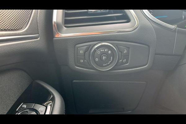 Ford S-Max 2.5 FHEV Titanium 7P 190pk | SYNC 3 Navigatie | Apple Carplay/Android Auto | 7 Persoons! | Camera Ford S-Max 2.5 FHEV Titanium 7P 190pk | SYNC 3 Navigatie | Apple Carplay/Android Auto | 7 Persoons! | Camera