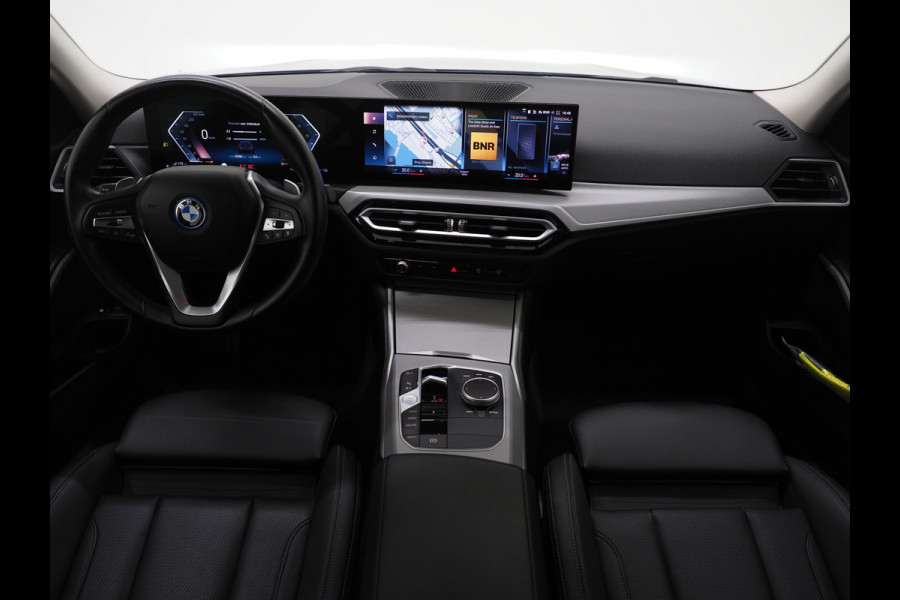BMW 3 Serie Touring 320e LCI Shadow Line | Keyless | Camera | BLIS | Widescreen | Carplay | Cruise | DAB | LED