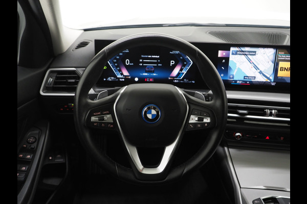 BMW 3 Serie Touring 320e LCI Shadow Line | Keyless | Camera | BLIS | Widescreen | Carplay | Cruise | DAB | LED