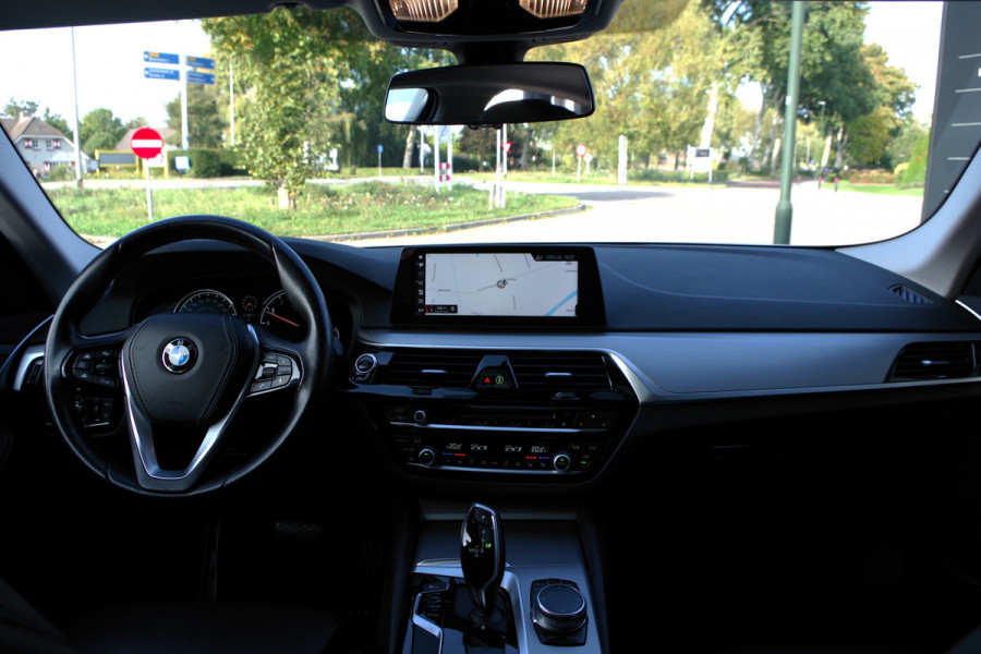 BMW 5 Serie 540i 340 PK xDrive High Executive, Trekhaak, Schuif-Kanteldak, Adap. Cruise Control, Memory BMW 5 Serie 540i 340 PK xDrive High Executive, Trekhaak, Schuif-Kanteldak, Adap. Cruise Control, Memory