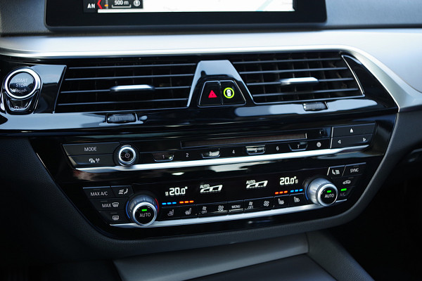 BMW 5 Serie 540i 340 PK xDrive High Executive, Trekhaak, Schuif-Kanteldak, Adap. Cruise Control, Memory BMW 5 Serie 540i 340 PK xDrive High Executive, Trekhaak, Schuif-Kanteldak, Adap. Cruise Control, Memory