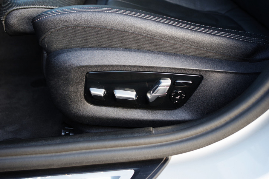 BMW 5 Serie 540i 340 PK xDrive High Executive, Trekhaak, Schuif-Kanteldak, Adap. Cruise Control, Memory BMW 5 Serie 540i 340 PK xDrive High Executive, Trekhaak, Schuif-Kanteldak, Adap. Cruise Control, Memory