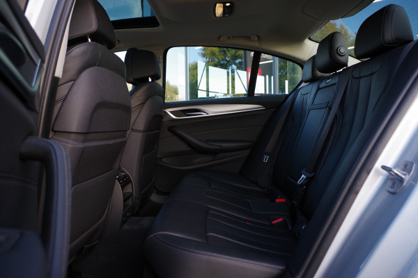 BMW 5 Serie 540i 340 PK xDrive High Executive, Trekhaak, Schuif-Kanteldak, Adap. Cruise Control, Memory BMW 5 Serie 540i 340 PK xDrive High Executive, Trekhaak, Schuif-Kanteldak, Adap. Cruise Control, Memory