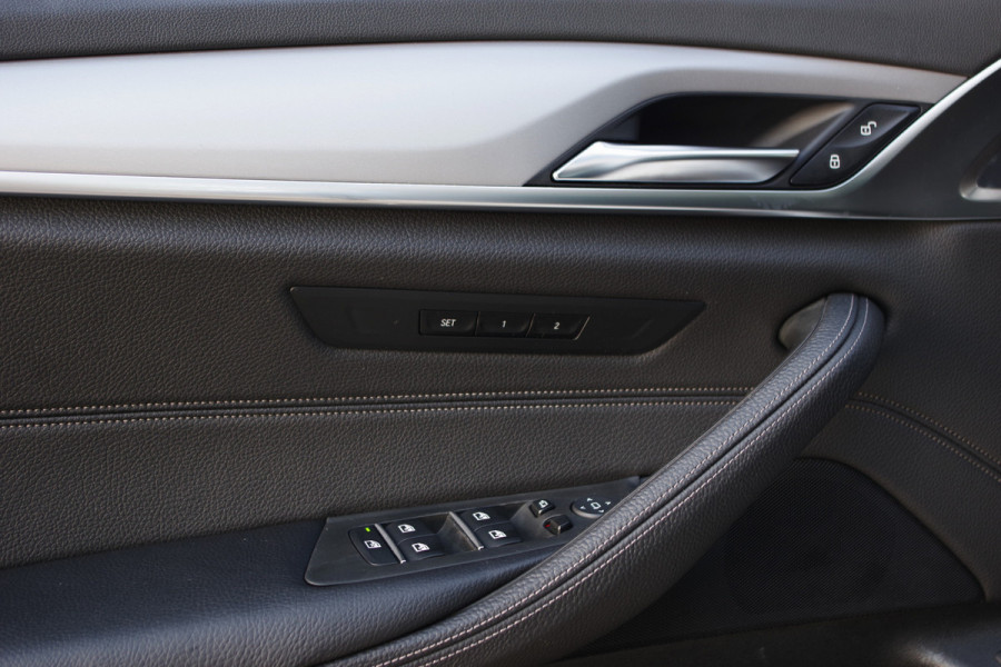 BMW 5 Serie 540i 340 PK xDrive High Executive, Trekhaak, Schuif-Kanteldak, Adap. Cruise Control, Memory BMW 5 Serie 540i 340 PK xDrive High Executive, Trekhaak, Schuif-Kanteldak, Adap. Cruise Control, Memory