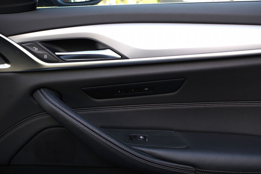 BMW 5 Serie 540i 340 PK xDrive High Executive, Trekhaak, Schuif-Kanteldak, Adap. Cruise Control, Memory BMW 5 Serie 540i 340 PK xDrive High Executive, Trekhaak, Schuif-Kanteldak, Adap. Cruise Control, Memory