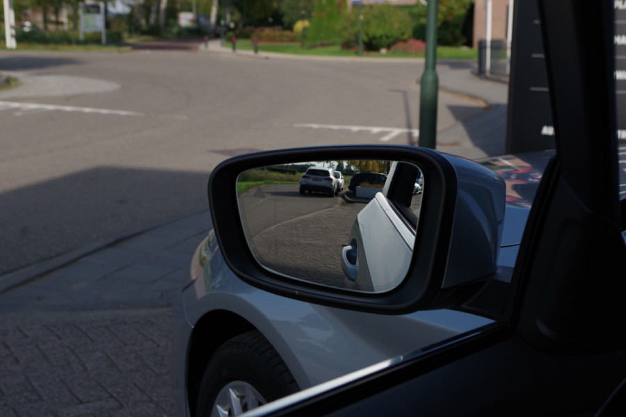 BMW 5 Serie 540i 340 PK xDrive High Executive, Trekhaak, Schuif-Kanteldak, Adap. Cruise Control, Memory BMW 5 Serie 540i 340 PK xDrive High Executive, Trekhaak, Schuif-Kanteldak, Adap. Cruise Control, Memory