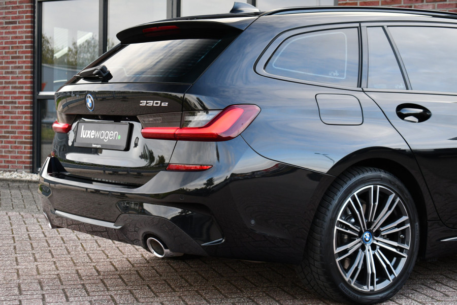 BMW 3 Serie Touring 330e M-Sport Pano HUD El-zetels laser-LED Camera