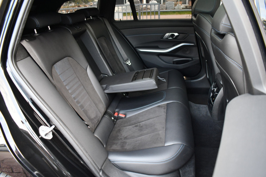 BMW 3 Serie Touring 330e M-Sport Pano HUD El-zetels laser-LED Camera