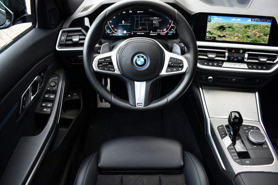BMW 3 Serie Touring 330e M-Sport Pano HUD El-zetels laser-LED Camera