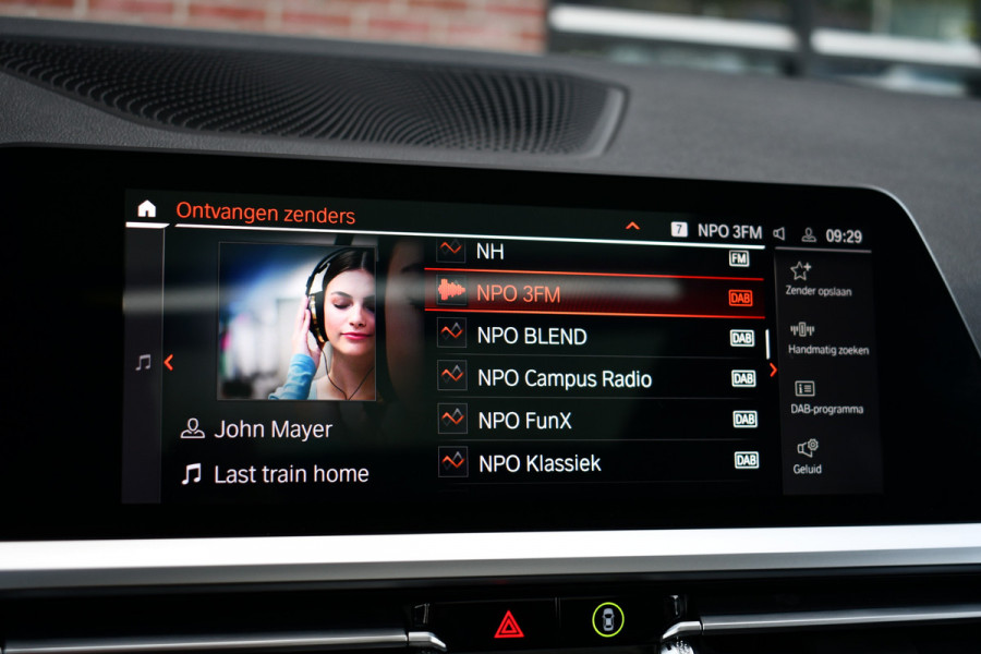 BMW 3 Serie Touring 330e M-Sport Pano HUD El-zetels laser-LED Camera