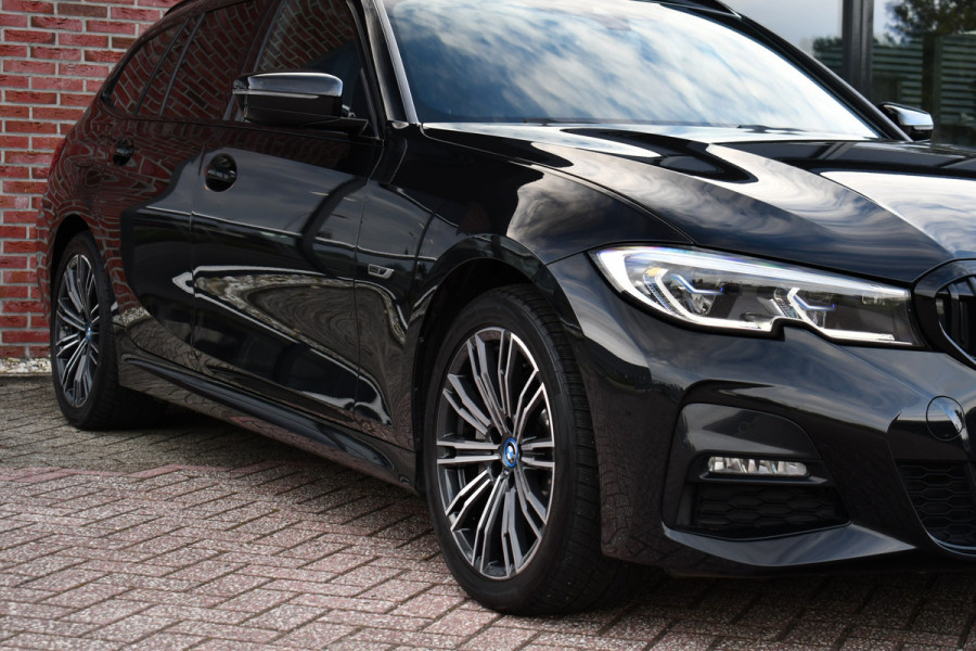 BMW 3 Serie Touring 330e M-Sport Pano HUD El-zetels laser-LED Camera