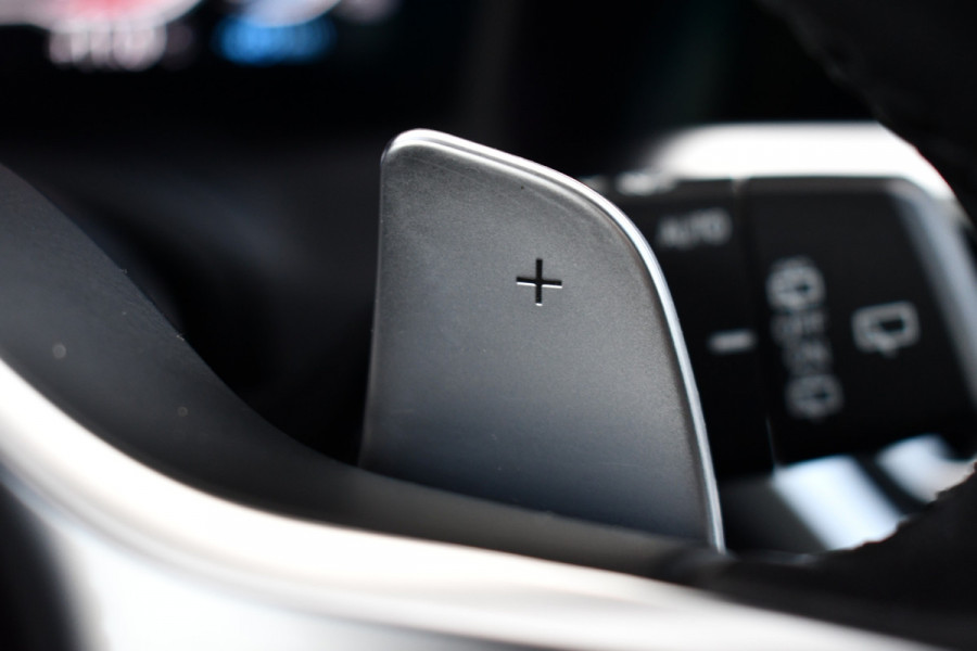 BMW 3 Serie Touring 330e M-Sport Pano HUD El-zetels laser-LED Camera