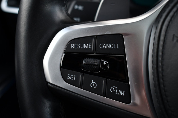 BMW 3 Serie Touring 330e M-Sport Pano HUD El-zetels laser-LED Camera