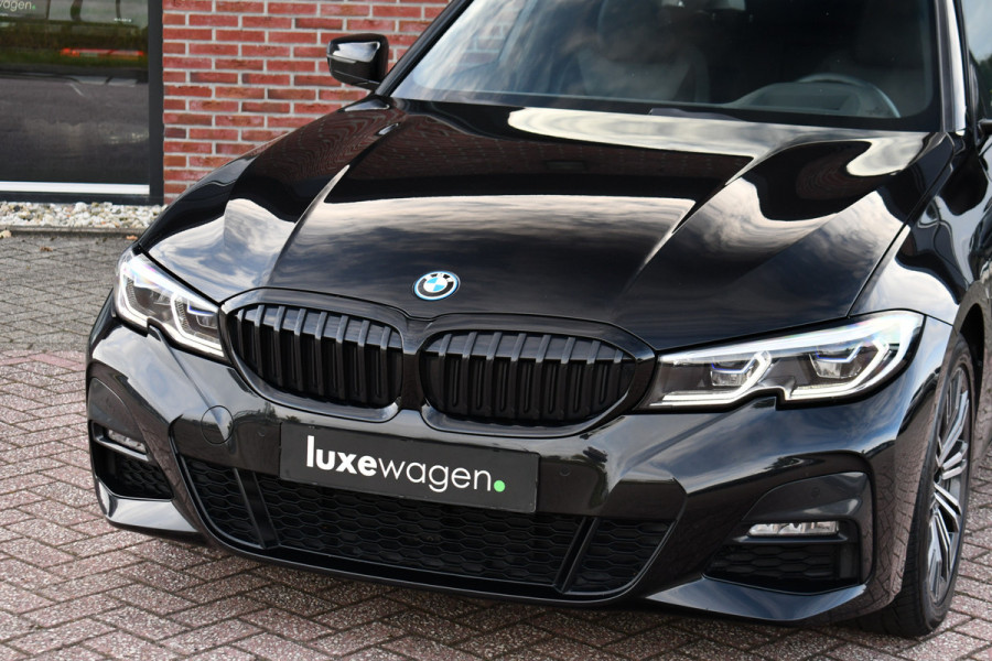 BMW 3 Serie Touring 330e M-Sport Pano HUD El-zetels laser-LED Camera