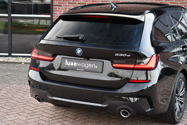 BMW 3 Serie Touring 330e M-Sport Pano HUD El-zetels laser-LED Camera