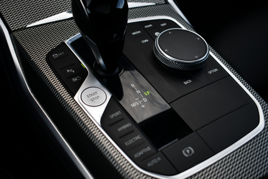 BMW 3 Serie Touring 330e M-Sport Pano HUD El-zetels laser-LED Camera