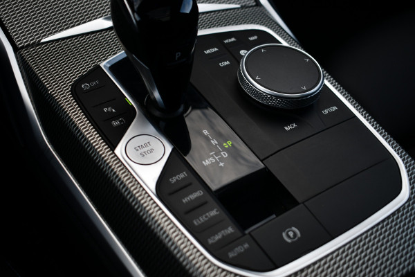 BMW 3 Serie Touring 330e M-Sport Pano HUD El-zetels laser-LED Camera