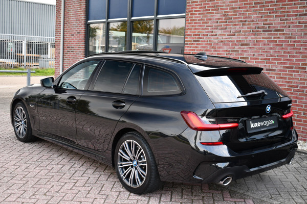 BMW 3 Serie Touring 330e M-Sport Pano HUD El-zetels laser-LED Camera