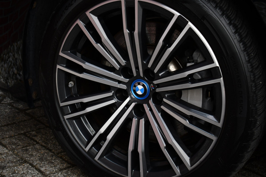 BMW 3 Serie Touring 330e M-Sport Pano HUD El-zetels laser-LED Camera