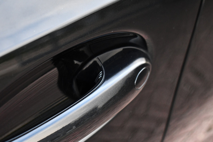 BMW 3 Serie Touring 330e M-Sport Pano HUD El-zetels laser-LED Camera