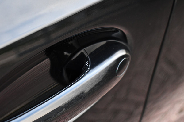 BMW 3 Serie Touring 330e M-Sport Pano HUD El-zetels laser-LED Camera