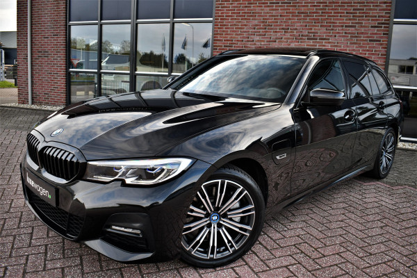 BMW 3 Serie Touring 330e M-Sport Pano HUD El-zetels laser-LED Camera