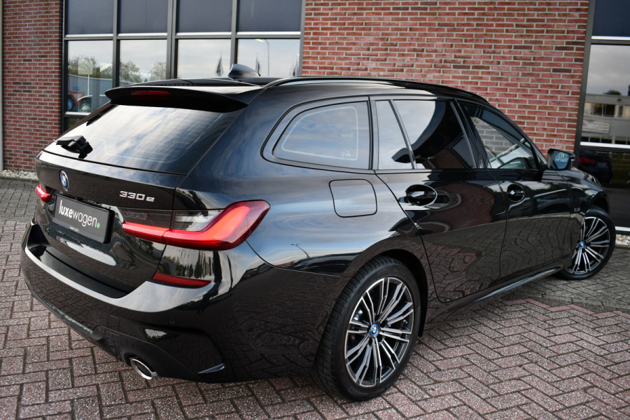 BMW 3 Serie Touring 330e M-Sport Pano HUD El-zetels laser-LED Camera