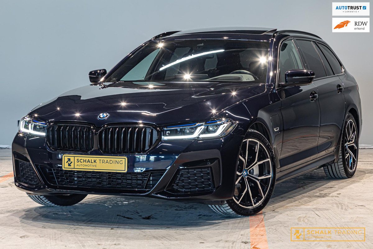 BMW 5 Serie 530e Touring|Pano|Laser|Trekhaak|HUD|E-stoel|Ful BMW 5 Serie 530e Touring|Pano|Laser|Trekhaak|HUD|E-stoel|Ful