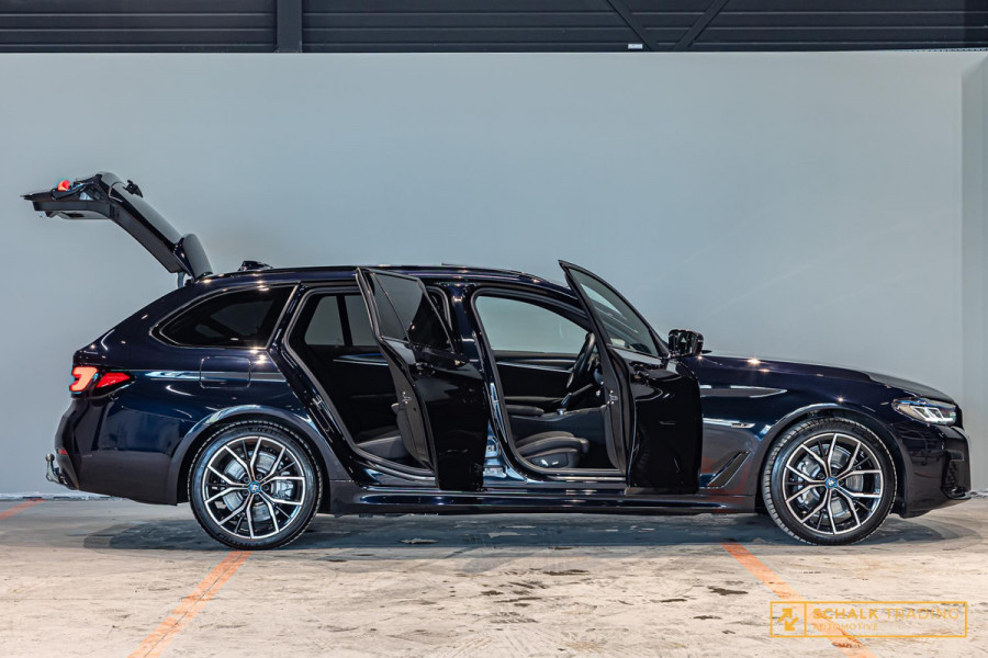 BMW 5 Serie 530e Touring|Pano|Laser|Trekhaak|HUD|E-stoel|Ful