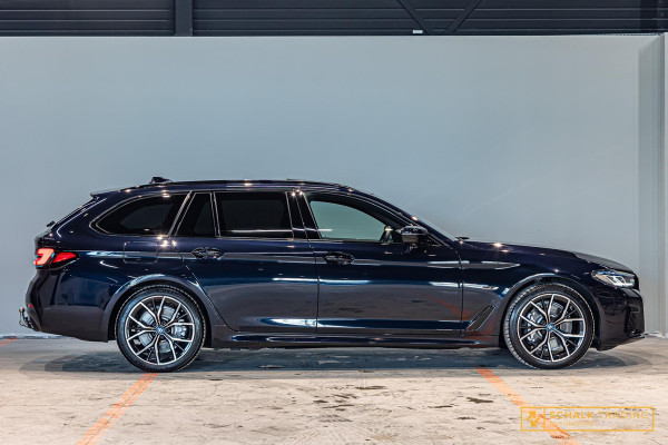 BMW 5 Serie 530e Touring|Pano|Laser|Trekhaak|HUD|E-stoel|Ful
