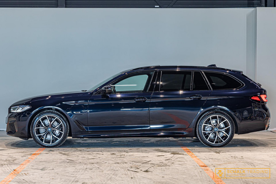 BMW 5 Serie 530e Touring|Pano|Laser|Trekhaak|HUD|E-stoel|Ful