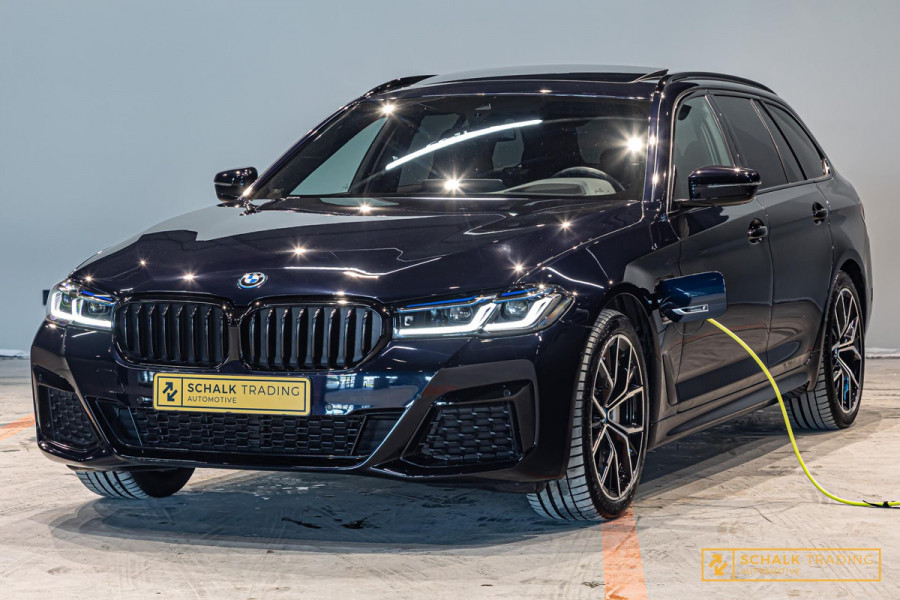 BMW 5 Serie 530e Touring|Pano|Laser|Trekhaak|HUD|E-stoel|Ful