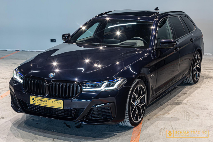 BMW 5 Serie 530e Touring|Pano|Laser|Trekhaak|HUD|E-stoel|Ful