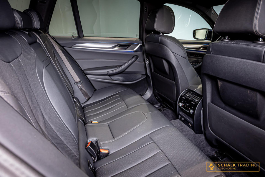 BMW 5 Serie 530e Touring|Pano|Laser|Trekhaak|HUD|E-stoel|Ful
