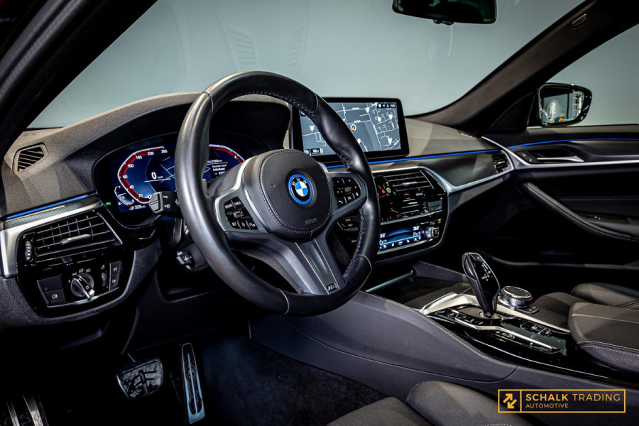 BMW 5 Serie 530e Touring|Pano|Laser|Trekhaak|HUD|E-stoel|Ful