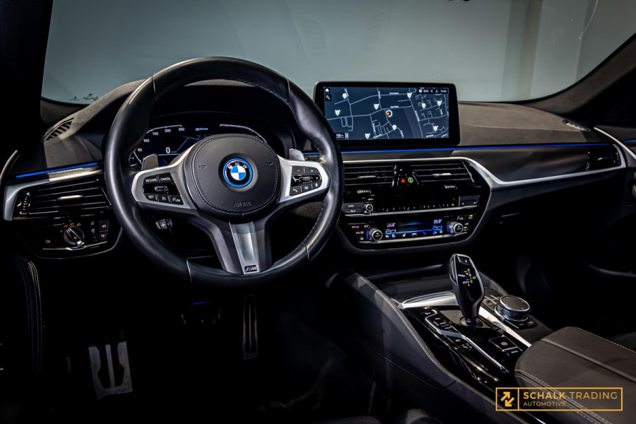 BMW 5 Serie 530e Touring|Pano|Laser|Trekhaak|HUD|E-stoel|Ful