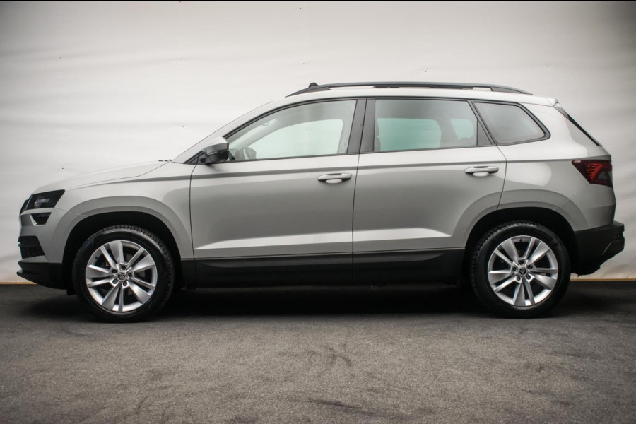Škoda Karoq 1.0 TSI Ambition Sport [ Panoramadak El Trekhaak Camera Sportinterieur Stoelverwarming Carplay ]