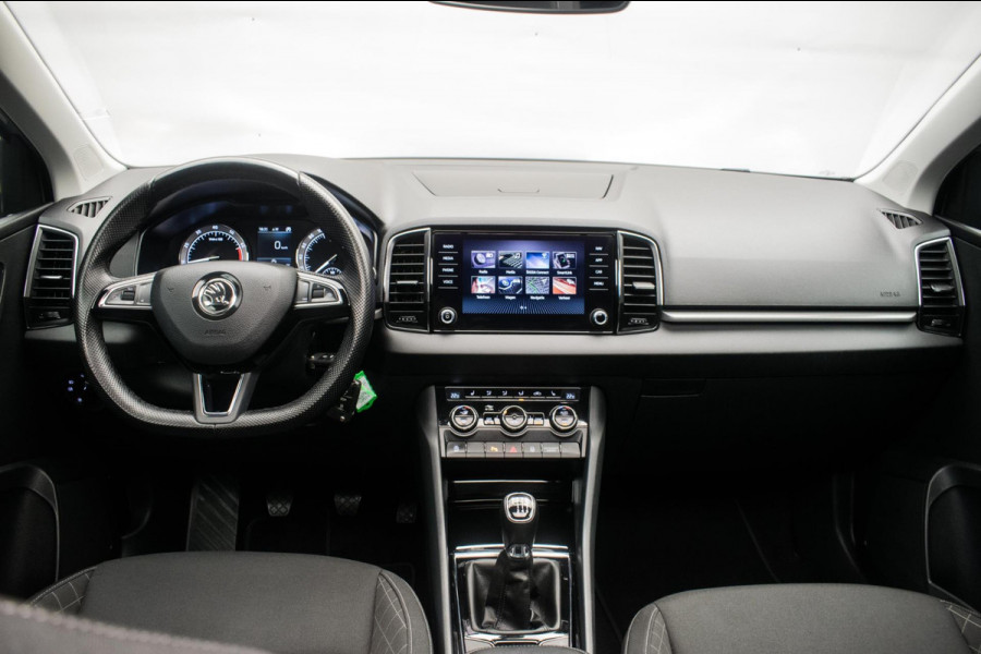 Škoda Karoq 1.0 TSI Ambition Sport [ Panoramadak El Trekhaak Camera Sportinterieur Stoelverwarming Carplay ]