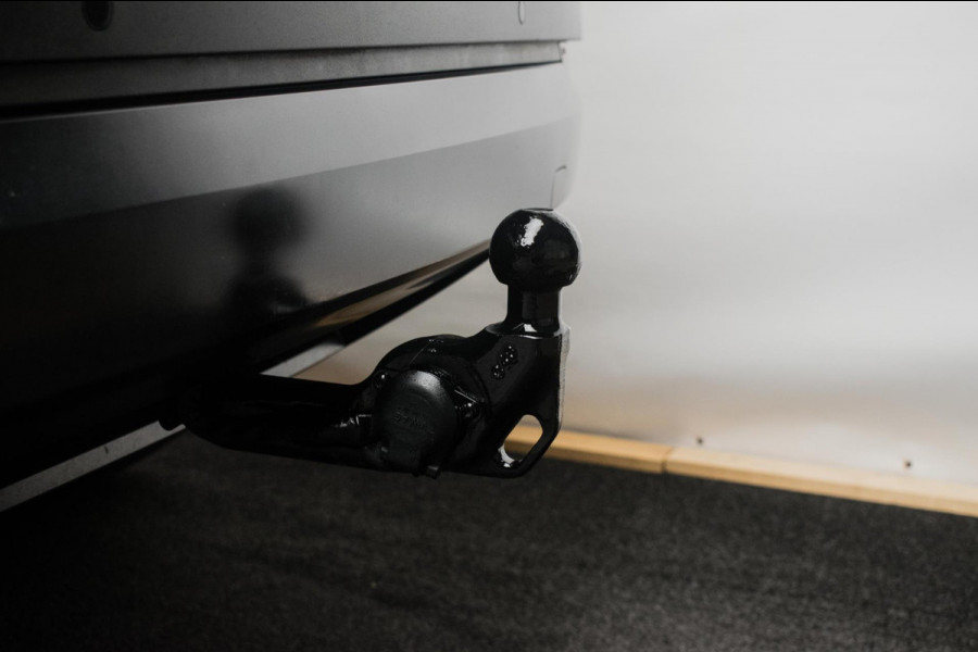 Škoda Karoq 1.0 TSI Ambition Sport [ Panoramadak El Trekhaak Camera Sportinterieur Stoelverwarming Carplay ]