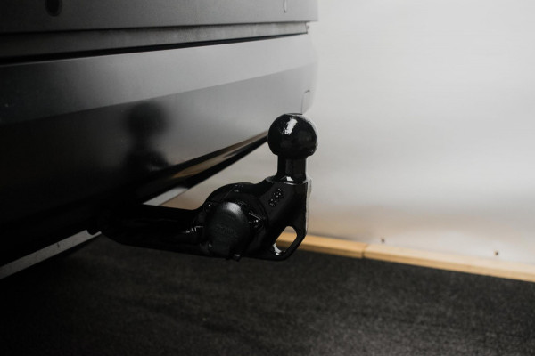 Škoda Karoq 1.0 TSI Ambition Sport [ Panoramadak El Trekhaak Camera Sportinterieur Stoelverwarming Carplay ]