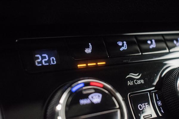 Škoda Karoq 1.0 TSI Ambition Sport [ Panoramadak El Trekhaak Camera Sportinterieur Stoelverwarming Carplay ]