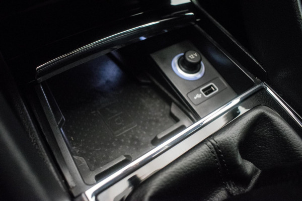 Škoda Karoq 1.0 TSI Ambition Sport [ Panoramadak El Trekhaak Camera Sportinterieur Stoelverwarming Carplay ]